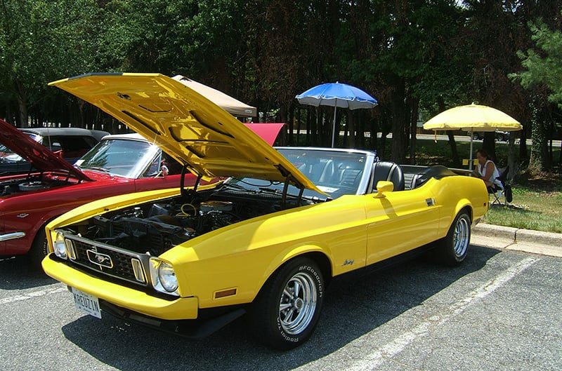 Yellow Ford Mustang 